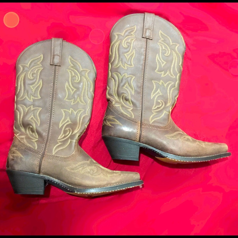 NWOT never worn brown Laredo cowgirl boots!
